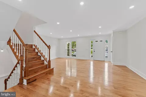 Living - 671 Concerto Ln, Silver Spring, MD 20901 photo 7 of 9
