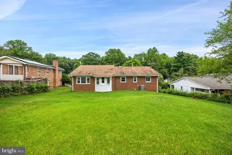 Exterior - 10708 Meadowhill Rd, Silver Spring, MD 20901 photo 2 of 4