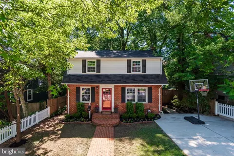 9908 Dickens Ave, Bethesda, MD 20814