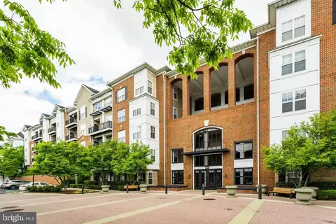 501 Hungerford Dr #P83, Rockville, MD 20850