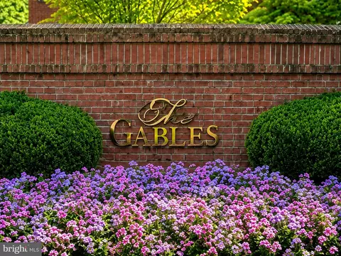 5812 Inman Park Cir #120, Rockville, MD 20852