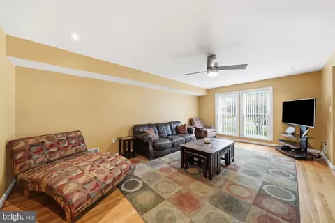 Living - 11412 Fairoak Dr, Silver Spring, MD 20902 photo 3 of 6