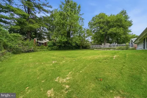 Exterior - 11412 Fairoak Dr, Silver Spring, MD 20902 photo 8 of 12