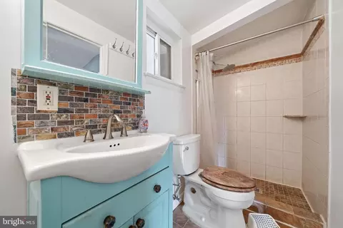 Bath - 11412 Fairoak Dr, Silver Spring, MD 20902 photo 2 of 4