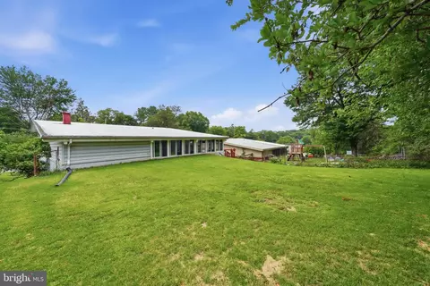 Exterior - 11412 Fairoak Dr, Silver Spring, MD 20902 photo 11 of 12
