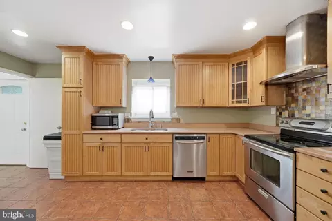 Kitchen - 11412 Fairoak Dr, Silver Spring, MD 20902 photo 1 of 7