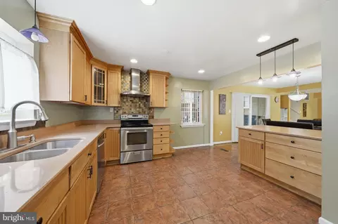 Kitchen - 11412 Fairoak Dr, Silver Spring, MD 20902 photo 3 of 7