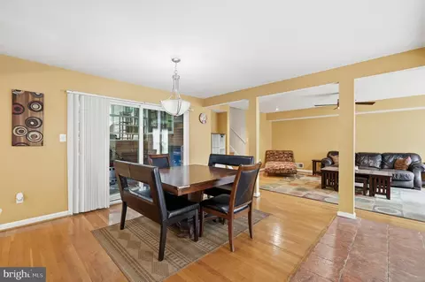 Dining - 11412 Fairoak Dr, Silver Spring, MD 20902 photo 2 of 3