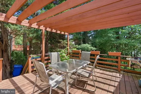 Exterior - 9004 Paddock Ln, Potomac, MD 20854 photo 2 of 4