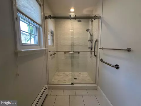 Bath - 14616 Sturtevant Rd, Silver Spring, MD 20905 photo 3 of 7