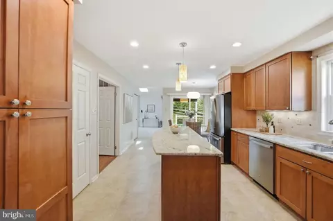 Entry Way - 15 Middlebridge Ct, Silver Spring, MD 20906 photo 2 of 5