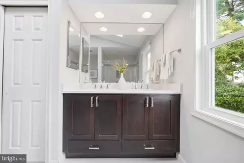Bath - 15 Middlebridge Ct, Silver Spring, MD 20906 photo 2 of 5