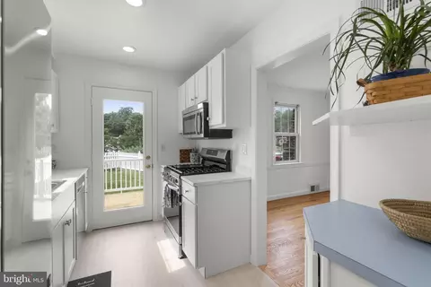 Entry Way - 10511 Lorain Ave, Silver Spring, MD 20901 photo 2 of 3