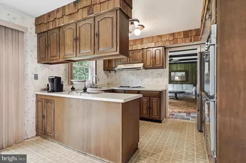 Kitchen - 14008 Breeze Hill Ln, Silver Spring, MD 20906 photo 6 of 6