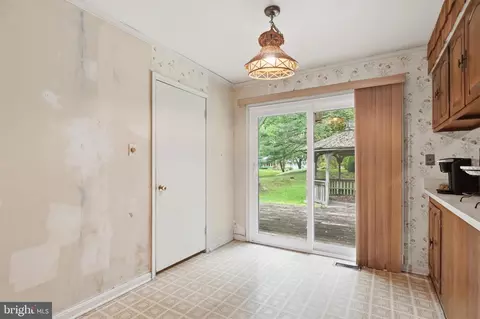 Entry Way - 14008 Breeze Hill Ln, Silver Spring, MD 20906 photo 4 of 4