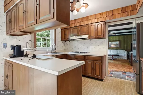 Kitchen - 14008 Breeze Hill Ln, Silver Spring, MD 20906 photo 2 of 6