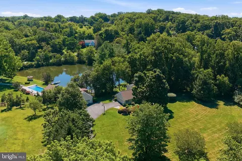 10211 Lakewood Dr, Rockville, MD 20850