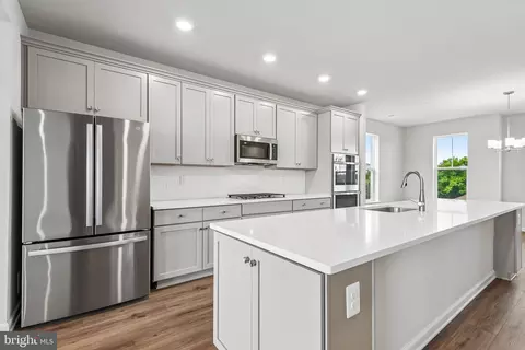 19548 Village Walk Dr, Montgomery Village, MD 20886