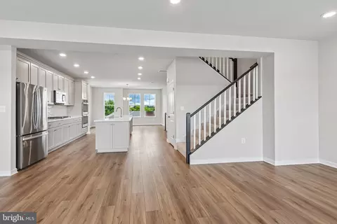19548 Village Walk Dr, Montgomery Village, MD 20886