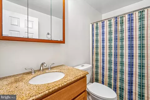 Bath - 3259 Saint Augustine Ct, Olney, MD 20832 photo 3 of 4