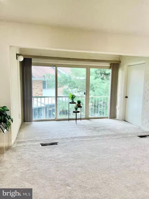 Living - 3466 Chiswick Ct #43-2A, Silver Spring, MD 20906 photo 3 of 3
