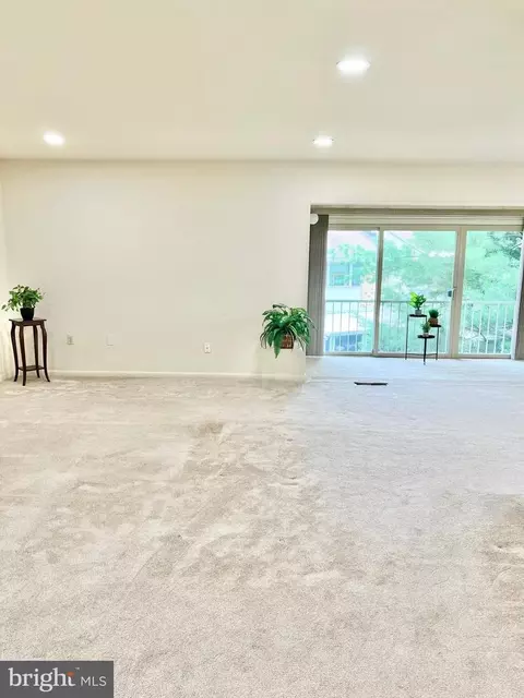 Living - 3466 Chiswick Ct #43-2A, Silver Spring, MD 20906 photo 2 of 3
