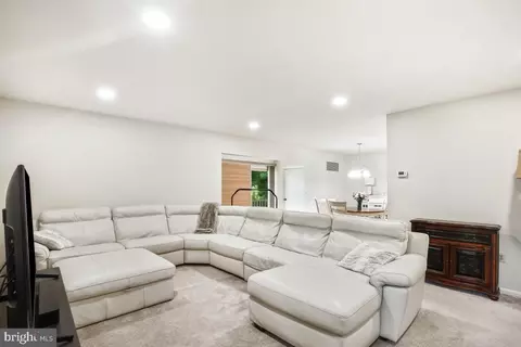 Living - 3466 Chiswick Ct #43-2A, Silver Spring, MD 20906 photo 1 of 3