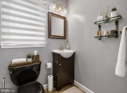 Bath - 10301 Naglee Rd, Silver Spring, MD 20903 photo 1 of 4