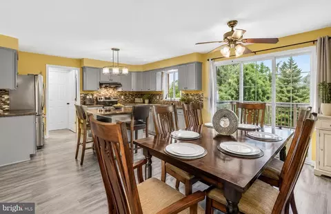 Dining - 10301 Naglee Rd, Silver Spring, MD 20903 photo 2 of 4