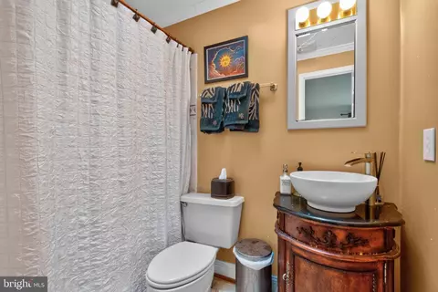 Bath - 10301 Naglee Rd, Silver Spring, MD 20903 photo 2 of 4