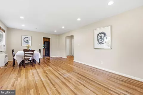Living - 2312 Colston Dr #2312-C, Silver Spring, MD 20910 photo 2 of 5