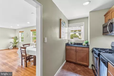 Kitchen - 2312 Colston Dr #2312-C, Silver Spring, MD 20910 photo 4 of 5