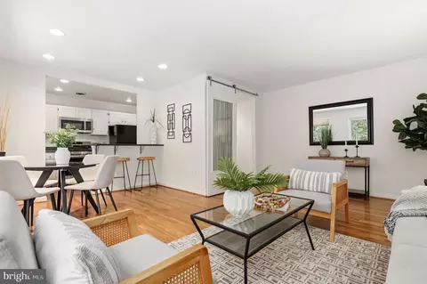 10619 Kenilworth Ave #202, Bethesda, MD 20814