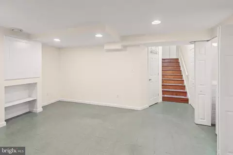 Living - 11400 Cloverhill Dr, Silver Spring, MD 20902 photo 4 of 4