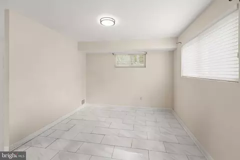 Living - 11400 Cloverhill Dr, Silver Spring, MD 20902 photo 1 of 4