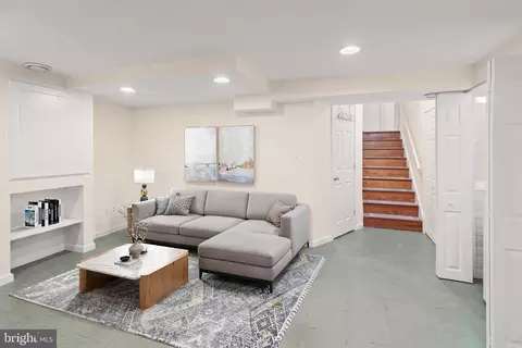 Living - 11400 Cloverhill Dr, Silver Spring, MD 20902 photo 3 of 4