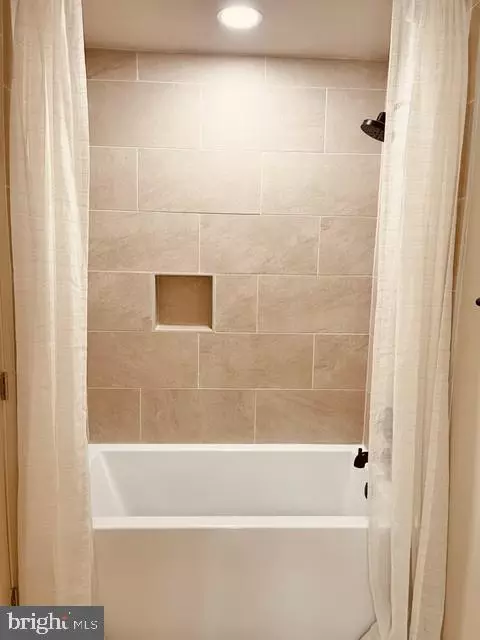 Bath - 1016 Windrush Ln, Sandy Spring, MD 20860 photo 3 of 4