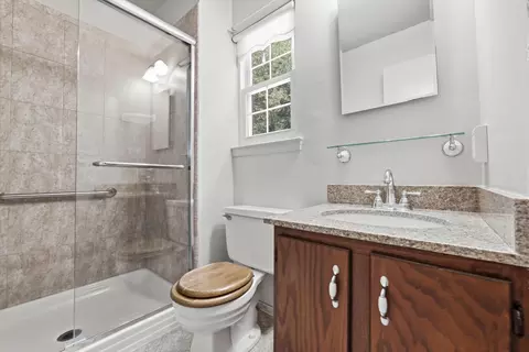 Bath - 15005 Timberlake Dr, Silver Spring, MD 20905 photo 2 of 3