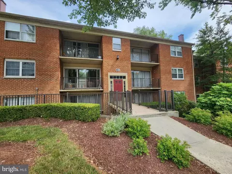 884 College Pkwy #302, Rockville, MD 20850