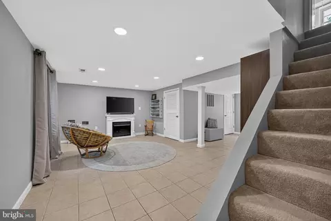 Entry Way - 212 Normandy Dr, Silver Spring, MD 20901 photo 8 of 8