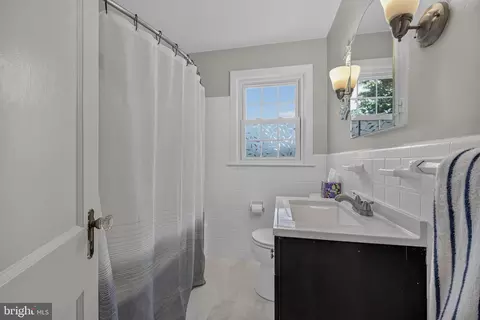 Bath - 212 Normandy Dr, Silver Spring, MD 20901 photo 2 of 3