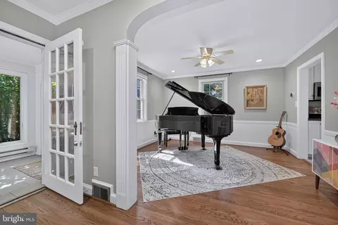 Entry Way - 212 Normandy Dr, Silver Spring, MD 20901 photo 5 of 8
