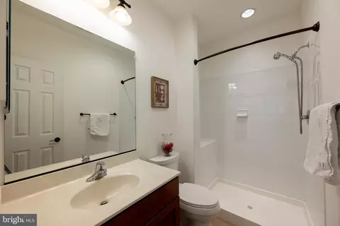 Bath - 17929 Bliss Dr, Poolesville, MD 20837 photo 3 of 3