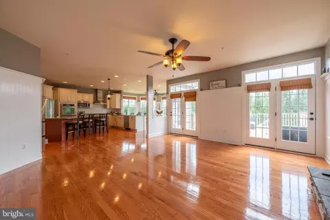 Living - 17929 Bliss Dr, Poolesville, MD 20837 photo 5 of 7