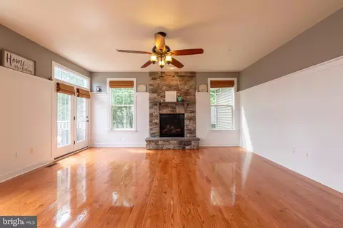 Living - 17929 Bliss Dr, Poolesville, MD 20837 photo 3 of 7