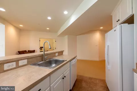 Kitchen - 17929 Bliss Dr, Poolesville, MD 20837 photo 7 of 7
