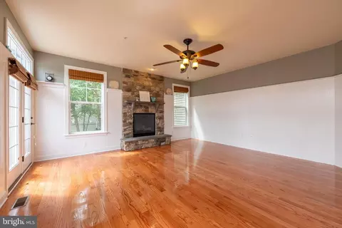 Living - 17929 Bliss Dr, Poolesville, MD 20837 photo 4 of 7