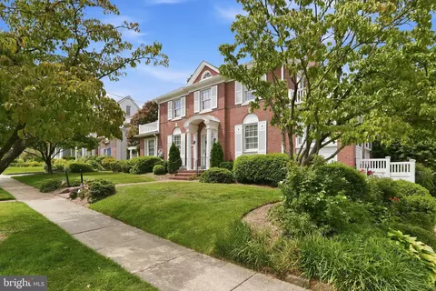 Exterior - 1907 Rookwood Rd, Silver Spring, MD 20910 photo 3 of 10