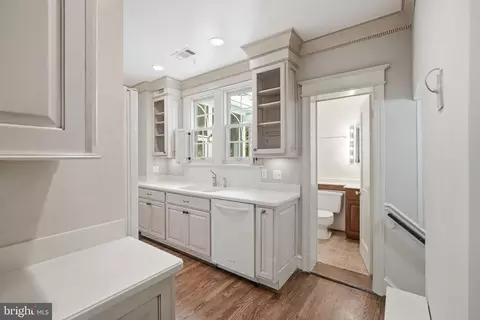 Entry Way - 1907 Rookwood Rd, Silver Spring, MD 20910 photo 4 of 8