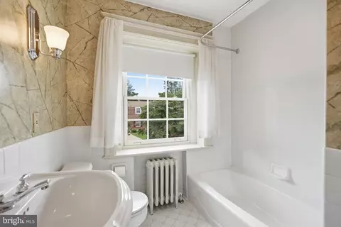 Bath - 1907 Rookwood Rd, Silver Spring, MD 20910 photo 2 of 3